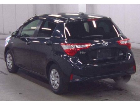 2017 Toyota Vitz - photo 3