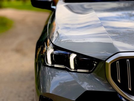 2024 BMW 5-Series - photo 3