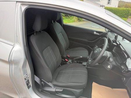 2020 Ford Fiesta - photo 9