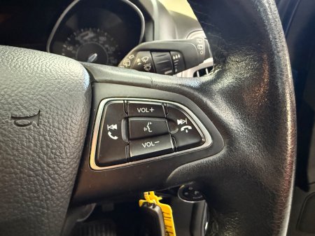 2017 Ford Focus - photo 14
