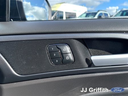 2020 Ford Mondeo - photo 16
