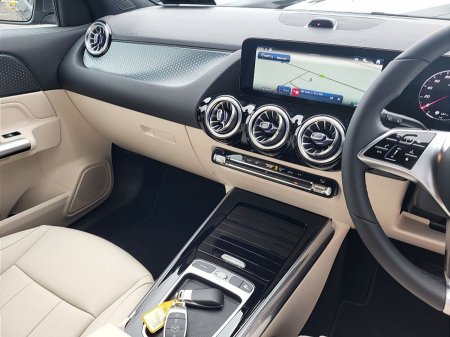 2027 Mercedes-Benz GLA - photo 14