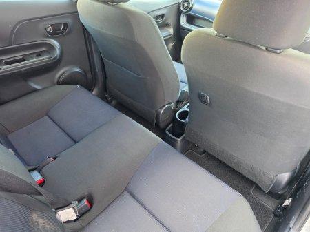 2017 Toyota Aqua - photo 17