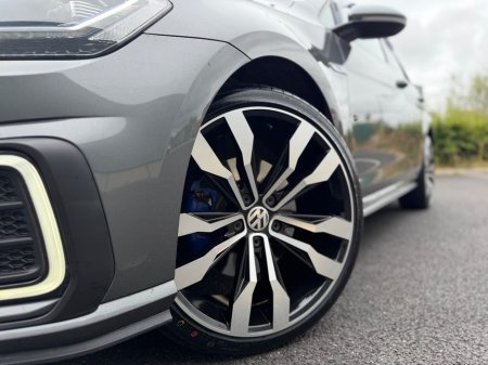 2017 Volkswagen Golf - photo 2