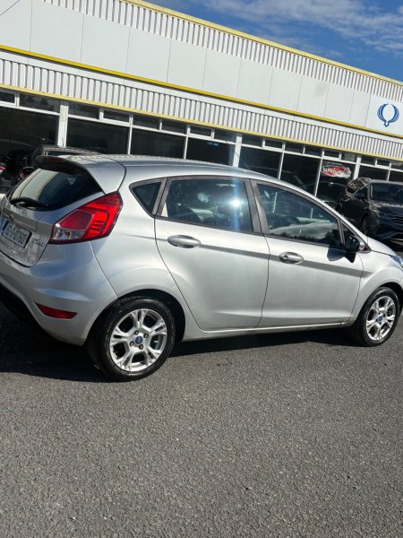 2015 Ford Fiesta - photo 5