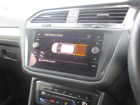 2023 Volkswagen Tiguan - photo 2