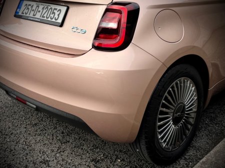 2025 Fiat 500e - photo 15