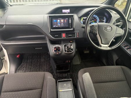 2015 Toyota Voxy - photo 10