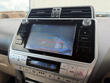 2018 Toyota Land Cruiser - photo 13