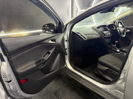 2017 Ford Focus - photo 19