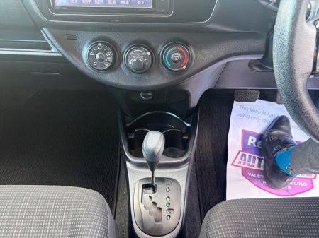 2017 Toyota Vitz - photo 6