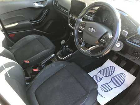 2018 Ford Fiesta - photo 2