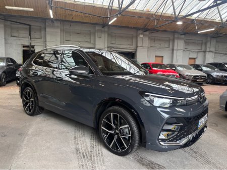 2025 Volkswagen Tiguan 1.5 TSI R-LINE EHYBRID only 4000 kms
