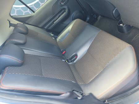 2015 Toyota Aqua - photo 17