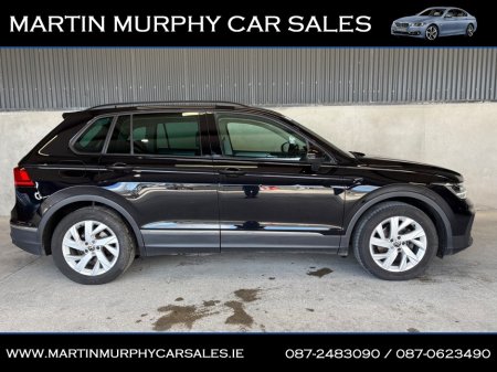 2023 Volkswagen Tiguan - photo 2