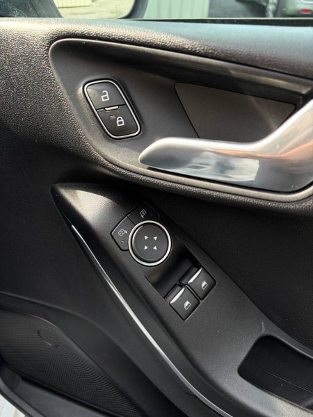 2019 Ford Fiesta - photo 21