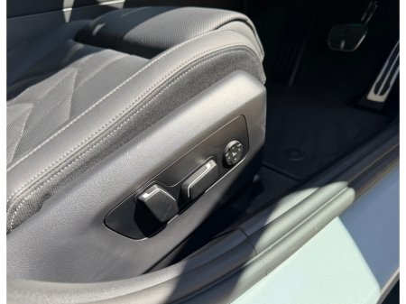 2025 BMW 5-Series - photo 39
