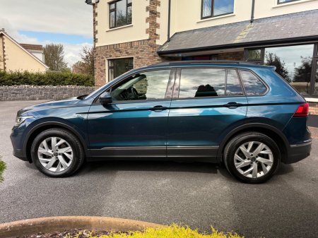 2023 Volkswagen Tiguan - photo 4