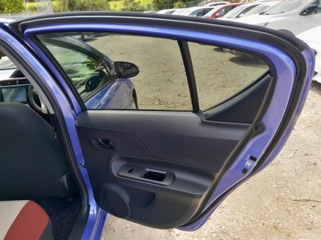 2016 Toyota Aqua - photo 11