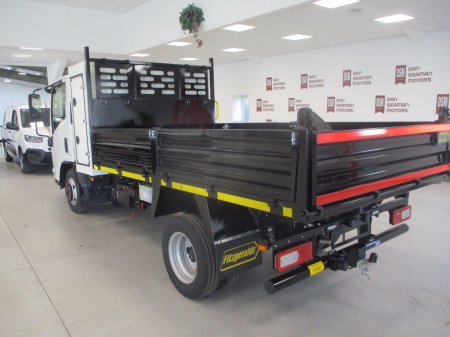 2026 Isuzu NPR - photo 2