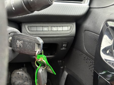 2016 Peugeot 208 - photo 17