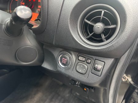2018 Toyota Vitz - photo 9