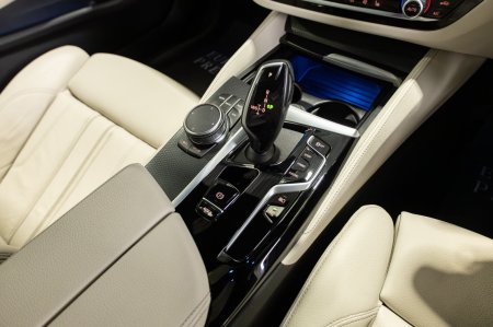 2023 BMW 5-Series - photo 17