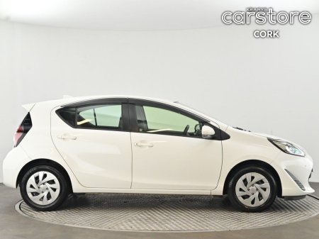 2021 Toyota Aqua - photo 2