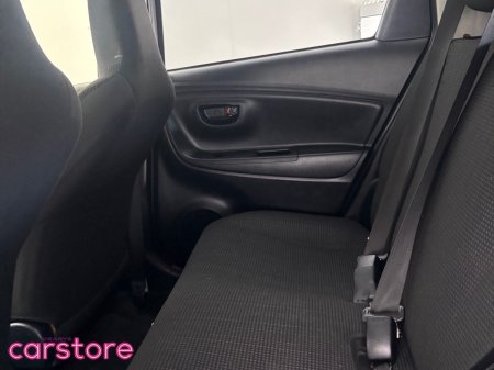 2019 Toyota Vitz - photo 13