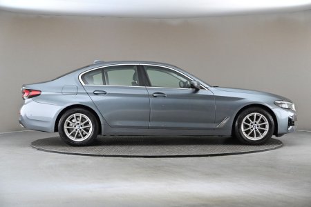 2022 BMW 5-Series - photo 11
