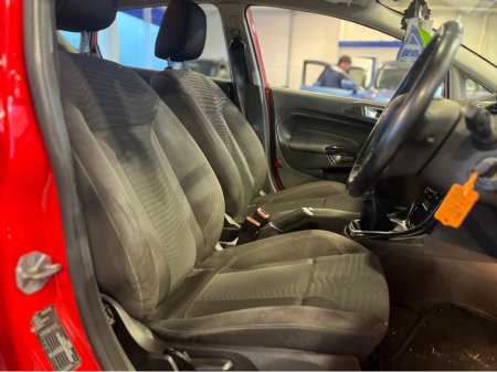 2015 Ford Fiesta - photo 14