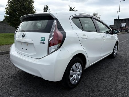 2015 Toyota Aqua - photo 3