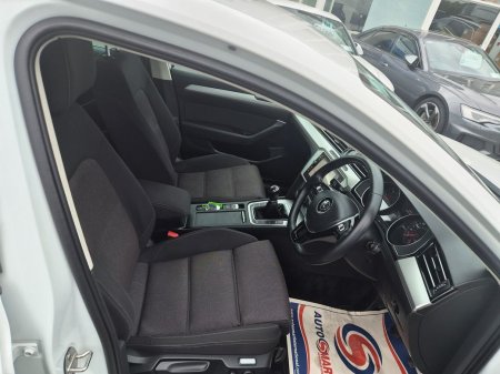 2018 Volkswagen Passat - photo 3