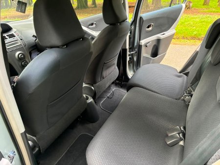 2010 Toyota Yaris - photo 14