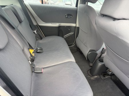 2010 Toyota Yaris - photo 9
