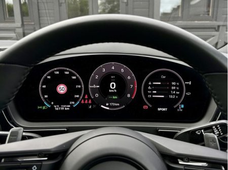2025 Porsche Cayenne - photo 23