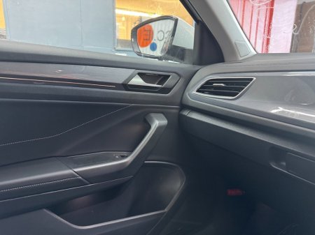 2025 Volkswagen T-Roc - photo 16