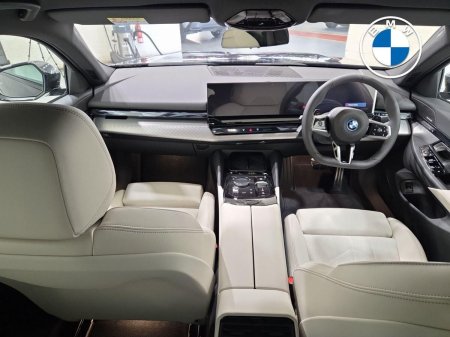 2026 BMW 5-Series - photo 4