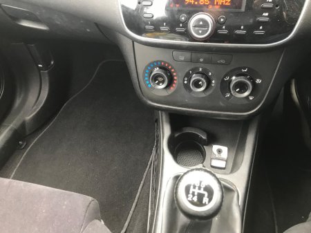 2014 Fiat Punto - photo 8
