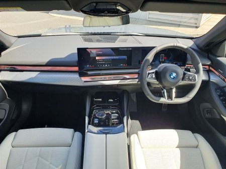 2026 BMW 5-Series - photo 4