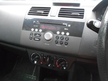 2010 Suzuki Swift - photo 9