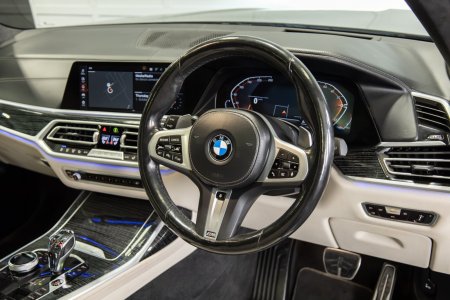 2022 BMW X7 - photo 9