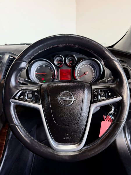 2011 Opel Insignia - photo 11