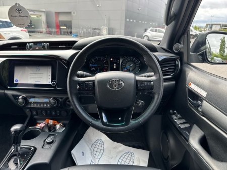 2025 Toyota Hilux - photo 9