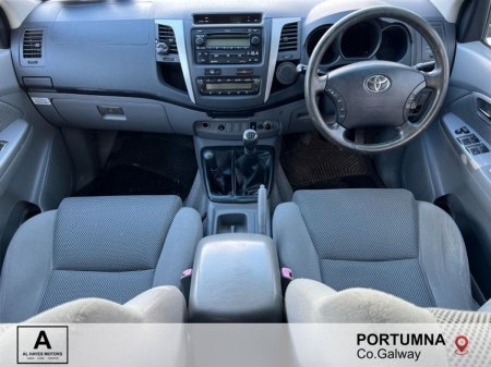 2011 Toyota Hilux - photo 2