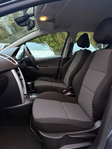 2010 Peugeot 207 - photo 25