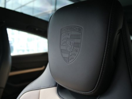 2026 Porsche Taycan - photo 12