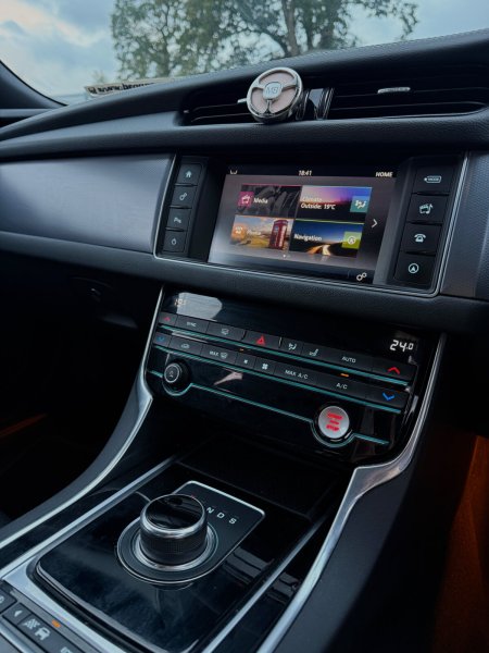 2018 Jaguar XF - photo 27