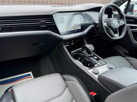 2021 Volkswagen Touareg - photo 9