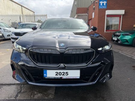 2025 BMW 5-Series - photo 8